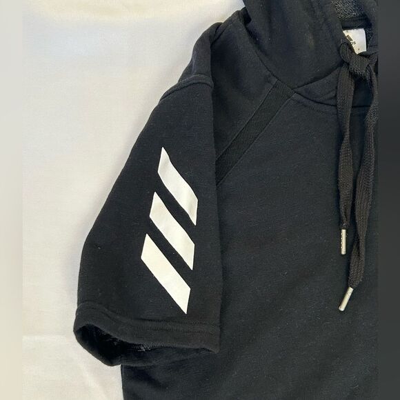 Adidas Short Sleeve Hoodie 3 Stripes on Sleeve Size Small Kangaroo Pocket - Picture 2 of 7